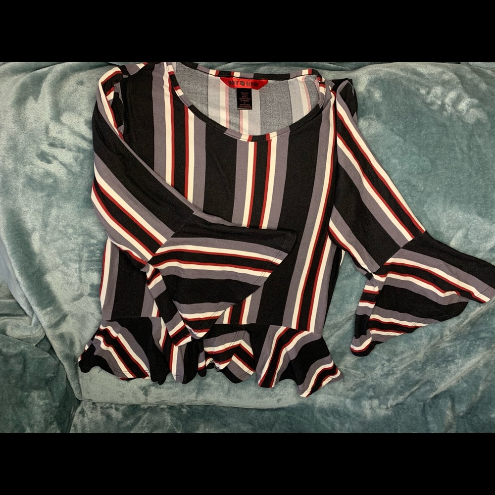 HOT KISS Top with Bell Sleeves